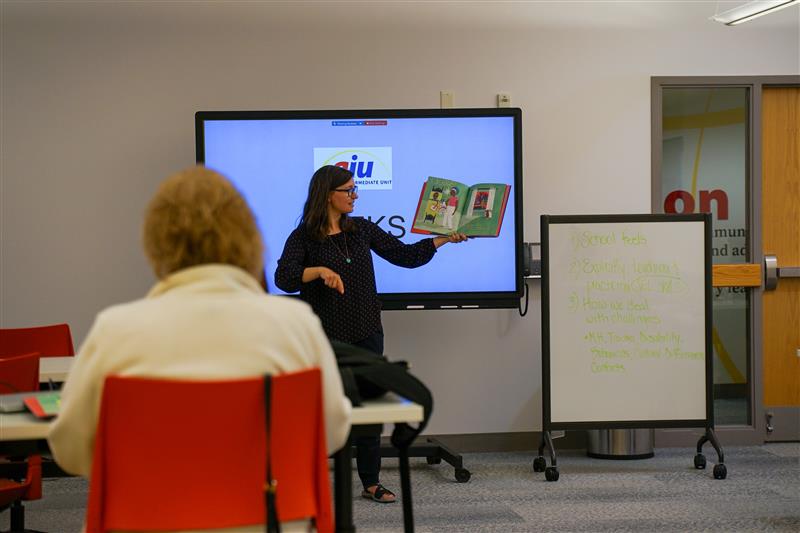 Shannon Wanless during her SEL informational session at the AIU Central Office